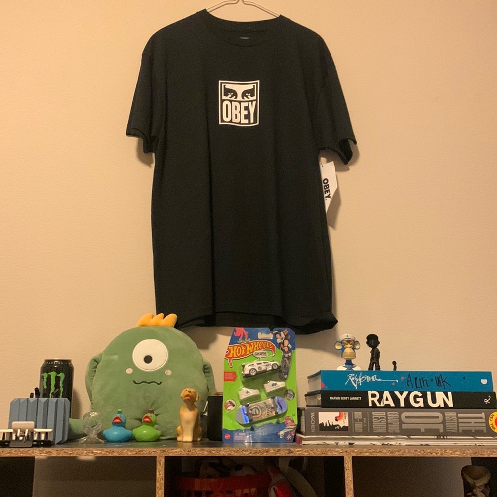 OBEY Large t shirt